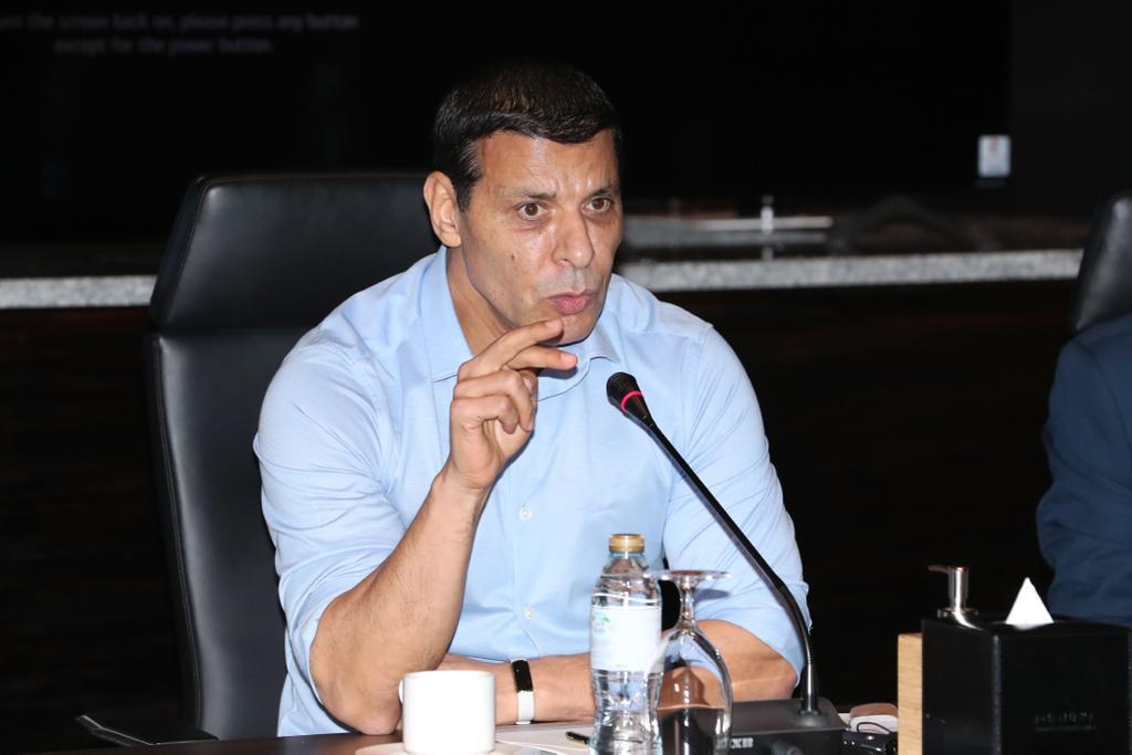 القائد محمد دحلان في اجتماع عمل